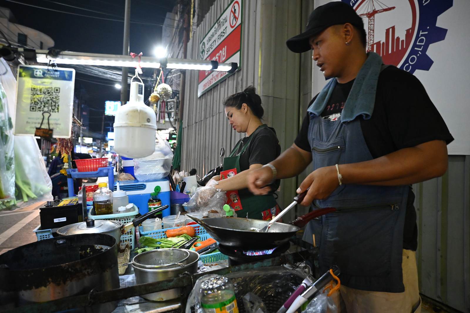 Stall live cooking siomay