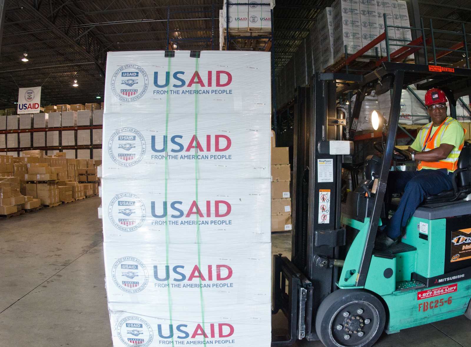 Renovasi gudang logistik